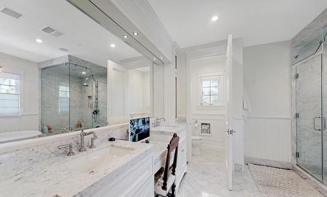 Dakota Fanning Beli Rumah Klasik Rp41,4 Miliar