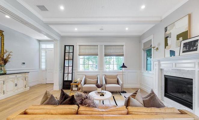 Dakota Fanning Beli Rumah Klasik Rp41,4 Miliar