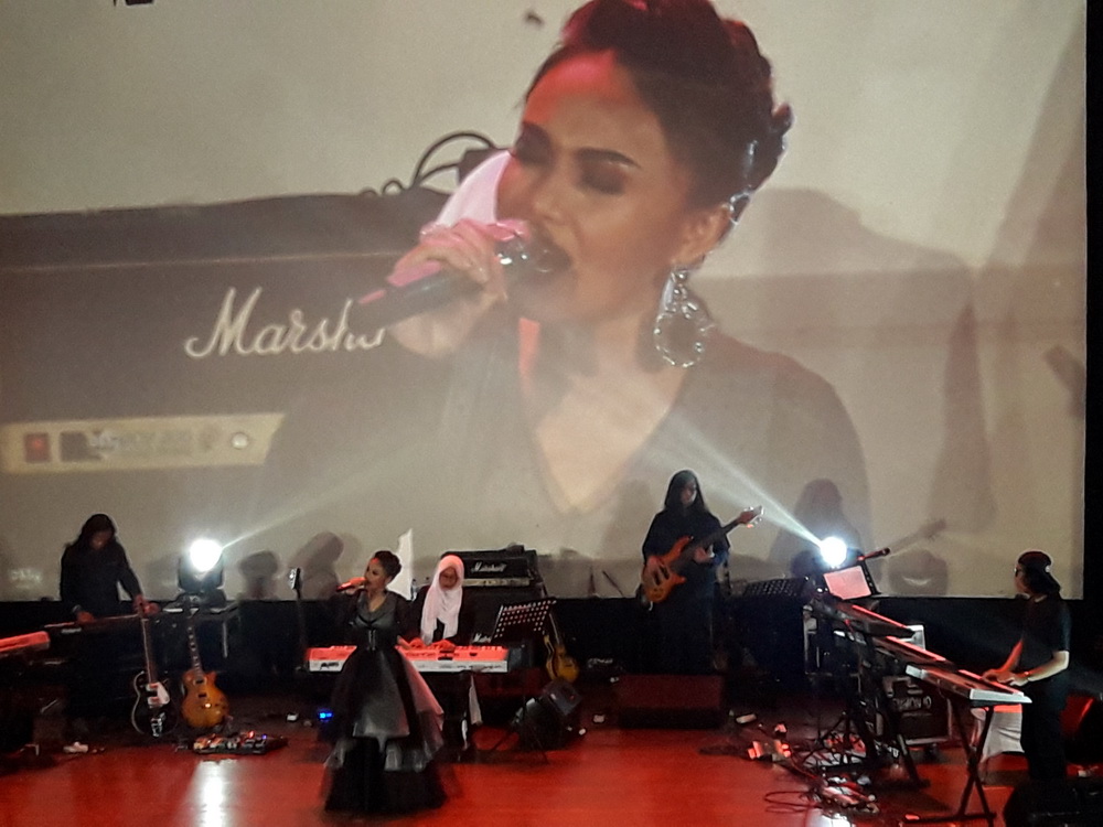 Konser Mengenang Dua Sisi Debby Nasution