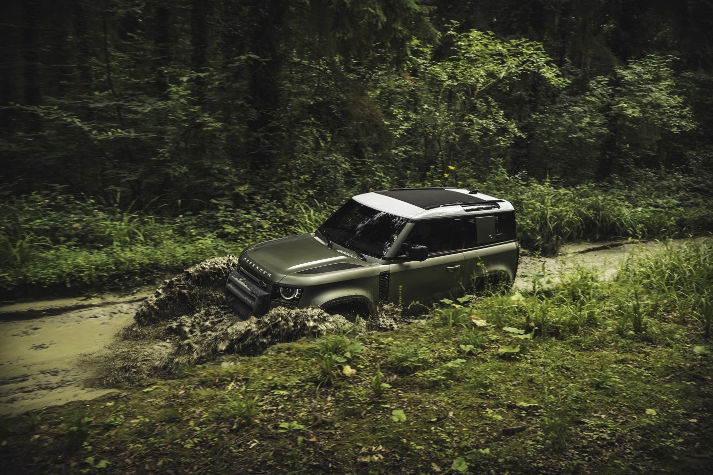 Kelahiran Generasi Terbaru Land Rover Defender