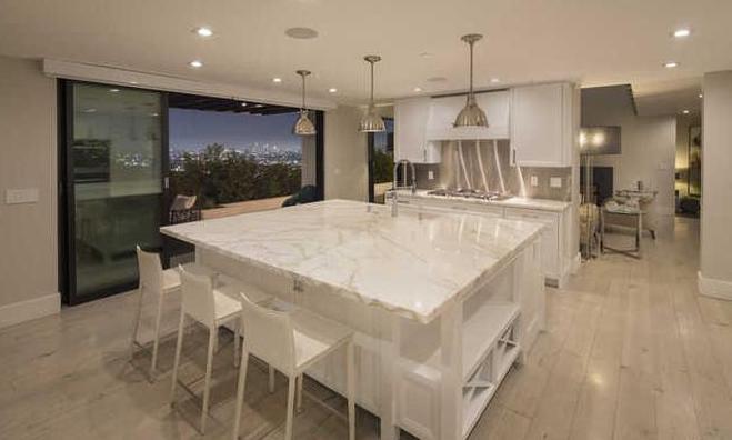 Intip Rumah Demi Lovato yang Dijual Rp117 Miliar