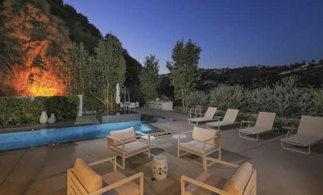 Intip Rumah Demi Lovato yang Dijual Rp117 Miliar