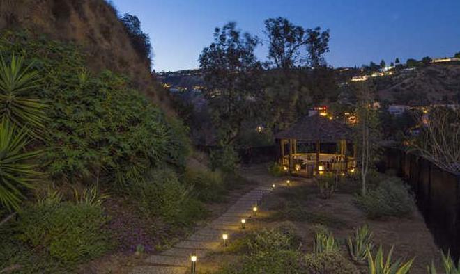 Intip Rumah Demi Lovato yang Dijual Rp117 Miliar