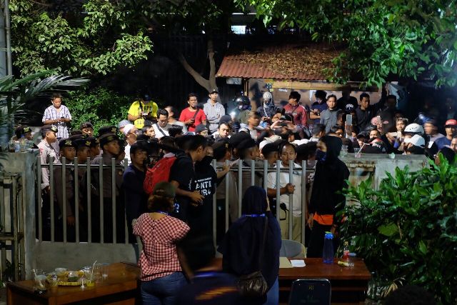 Puluhan Orang Kepung Kantor YLBHI