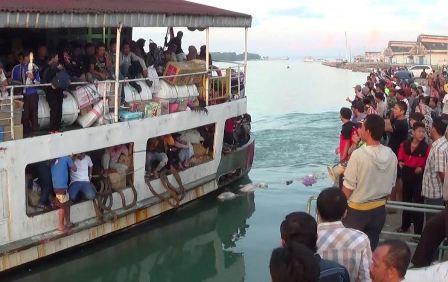 KM Dharma Sumekar Tetap Dilepas ke Laut Meski Kelebihan Muatan