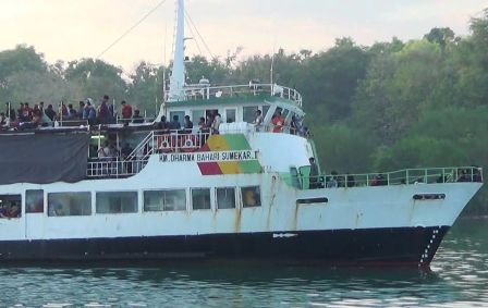 KM Dharma Sumekar Tetap Dilepas ke Laut Meski Kelebihan Muatan