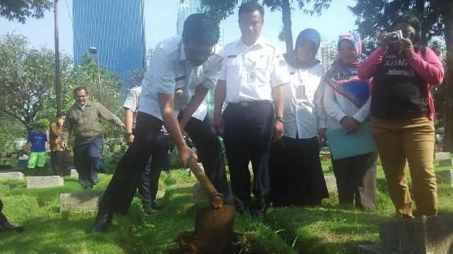 Blusukan ke TPU, Djarot Temukan Makam Fiktif Dijual Rp7 Juta
