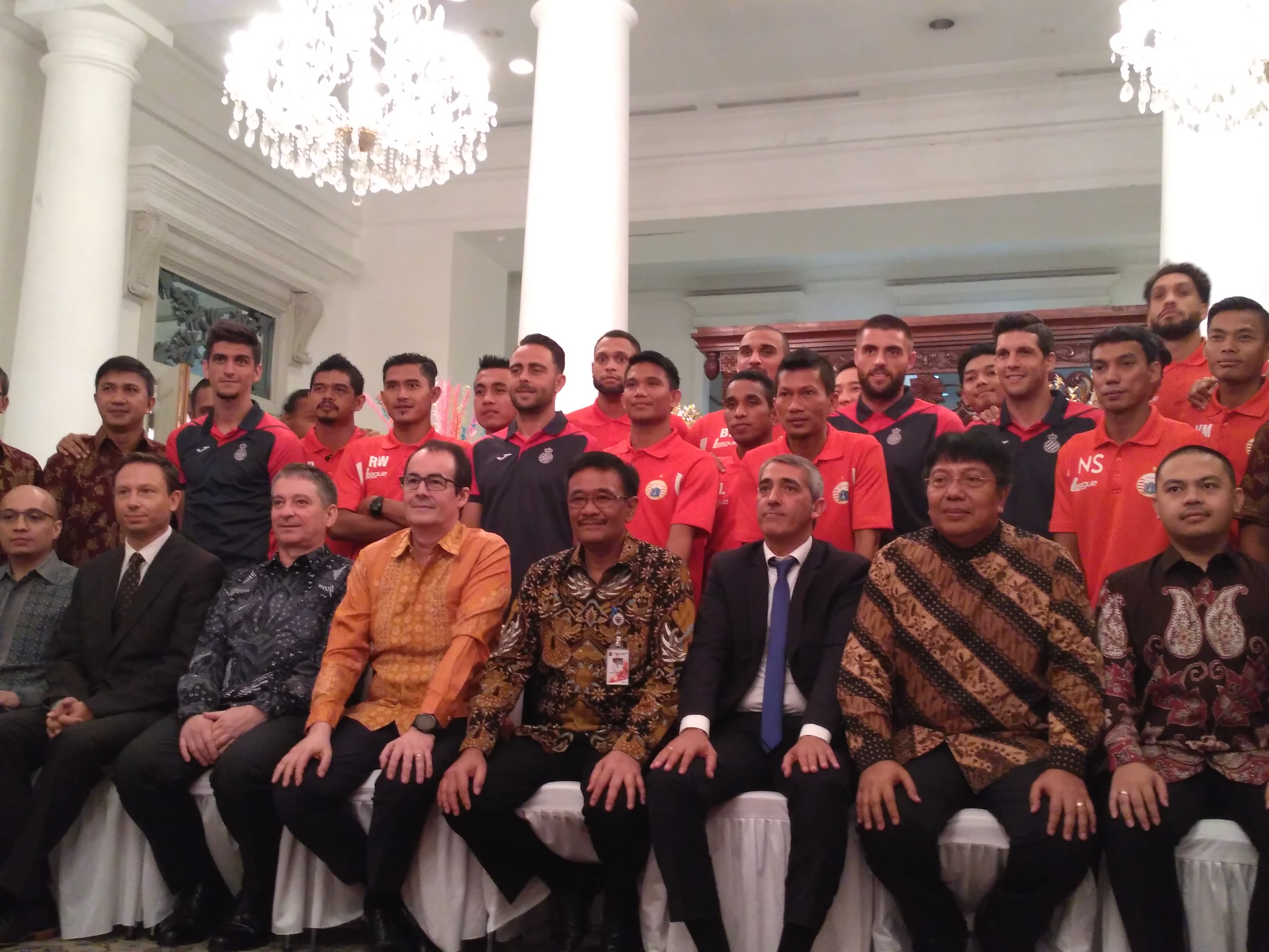 Djarot Sambut Persija dan Tim Espanyol di Balai Kota