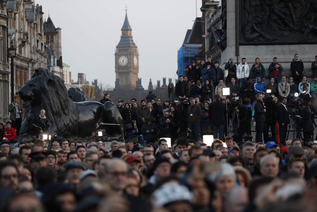 Ribuan Warga Beri Penghormatan Bagi Korban Teror London