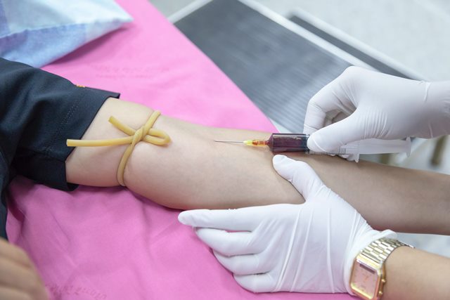 Kisah Dua Bersaudara yang Telah Mendonorkan Darah Lebih dari 34.000 Liter