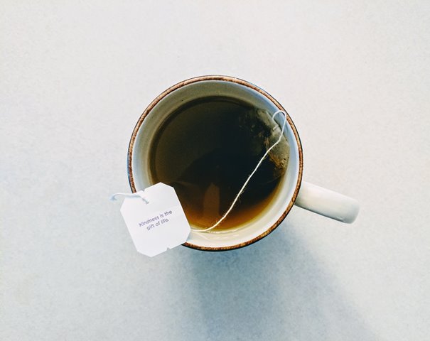 Manakah yang Lebih Banyak Mengandung Kafein, Kopi atau Teh?