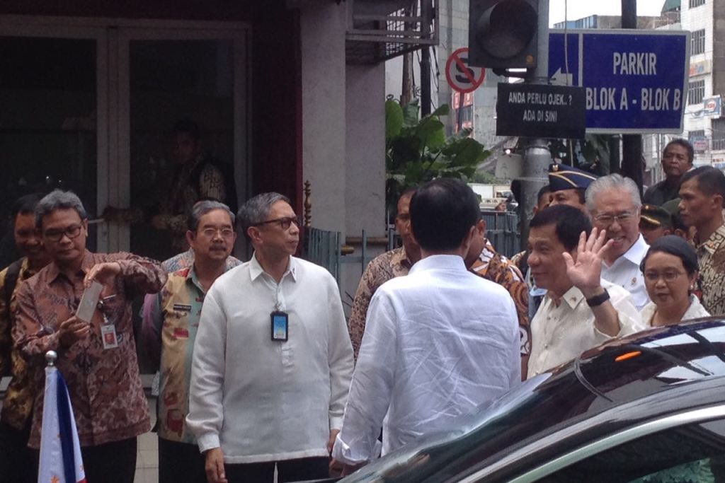 Jokowi Ajak Duterte <i>Blusukan</i> di Tanah Abang