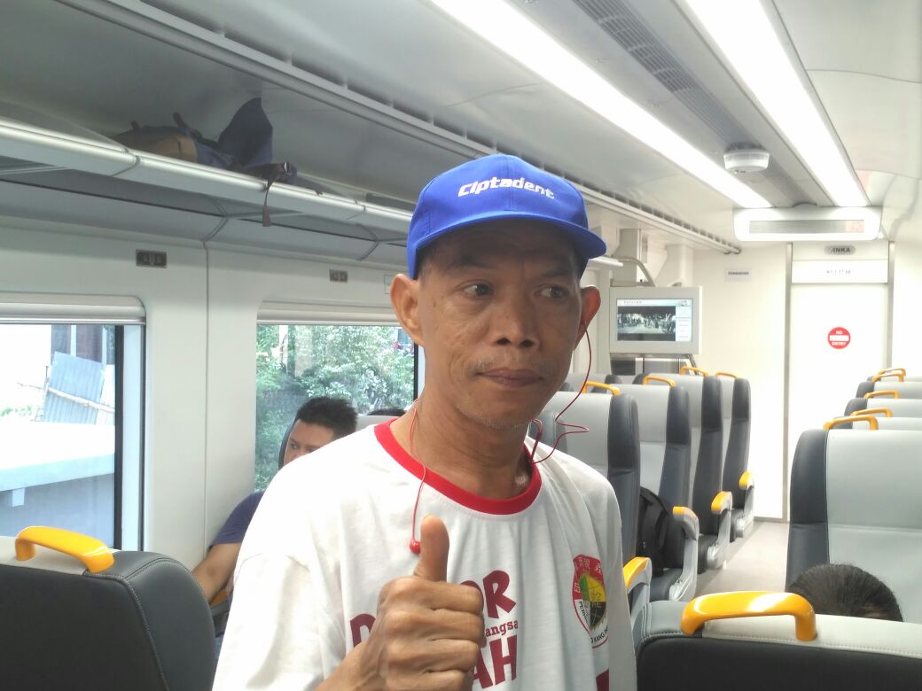 Kereta Api Bandara Diserbu Penumpang