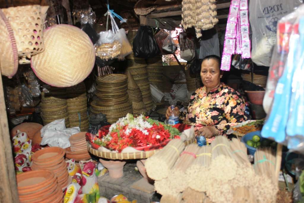 Gengsi Main Cangkul di Desa Gegesik Kidul