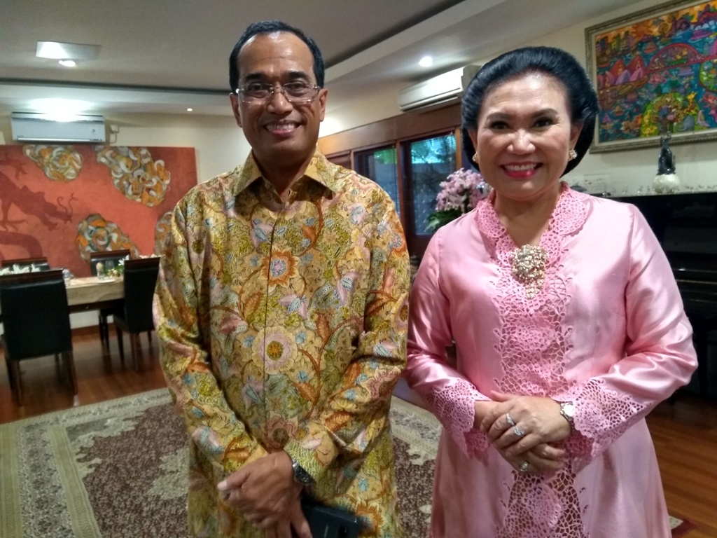 Menhub Hibur dengan Lagu Lawas saat Silaturahmi