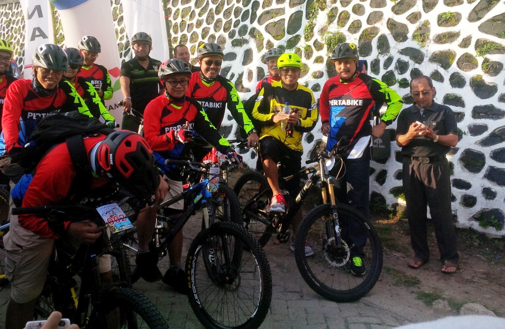 <i>Gowes</i> Santai Dirut Pertamina ke Sumur Minyak Berusia 100 Tahun