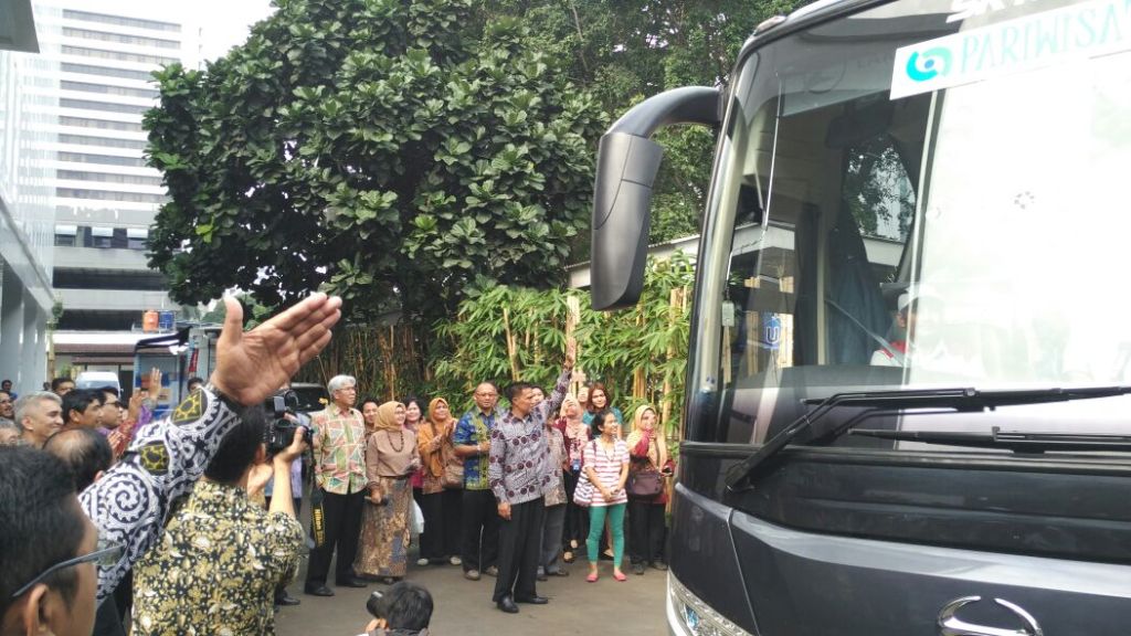 Menteri Surdirman Lepas Mudik Bersama Keluarga ESDM