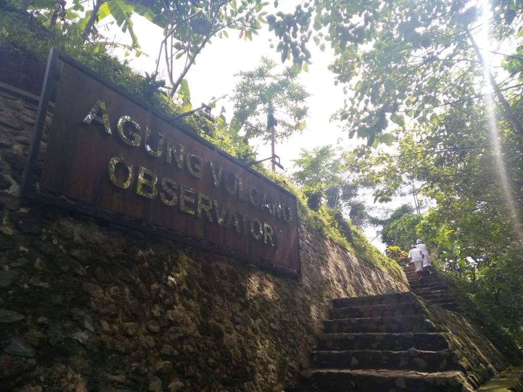 Mirip Sarang Burung, Jonan Renovasi Pos Pengamatan Gunung Agung