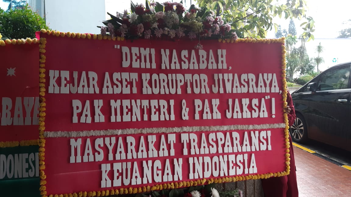 Kementerian BUMN Dibanjiri Karangan Bunga Minta Usut Tuntas Jiwasraya