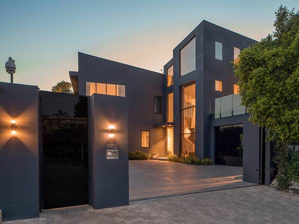 Beli dan Jual, 4 Selebritas Hollywood Ini Bikin Harga Properti Naik Turun