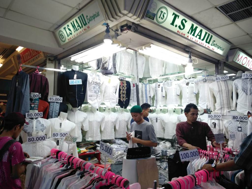 Pedagang Aksesori Tanah Abang Terimbas Penurunan Daya Beli