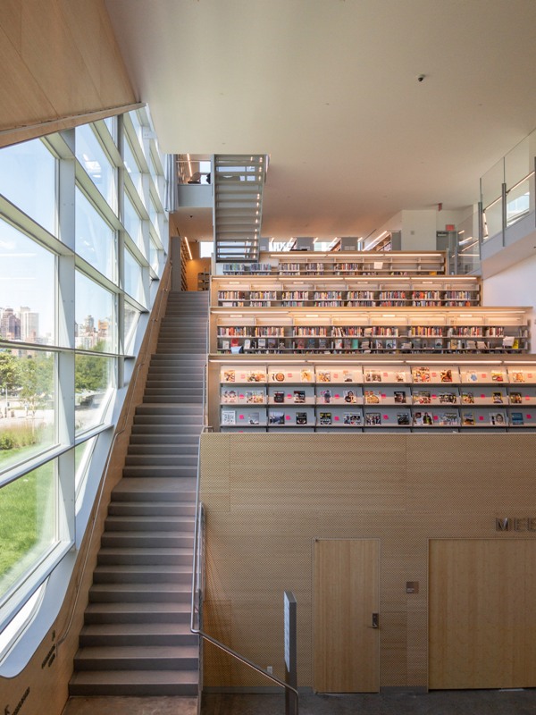 Hunters Point Library Dibangun dengan Fasad Jendela Unik