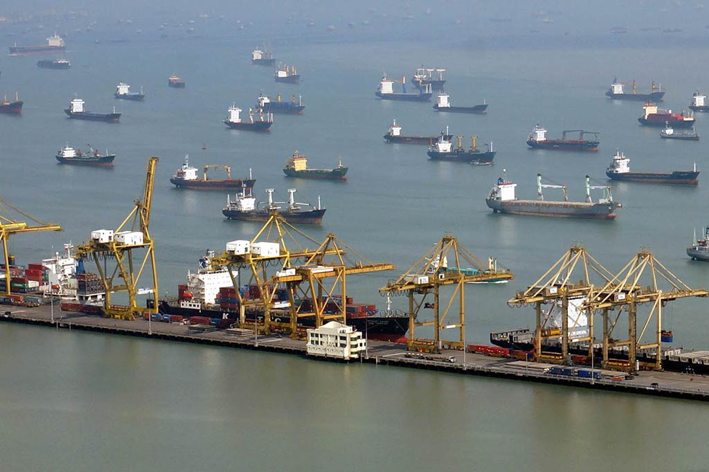 Petikemas Surabaya Siap Operasikan <i>Container Crane</i> Terbesar