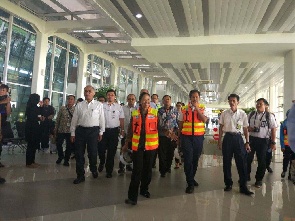 Beroperasi 1 Desember, Menteri BUMN Uji Coba Kereta Bandara