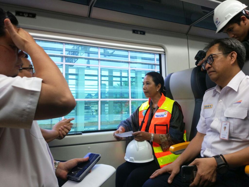Beroperasi 1 Desember, Menteri BUMN Uji Coba Kereta Bandara