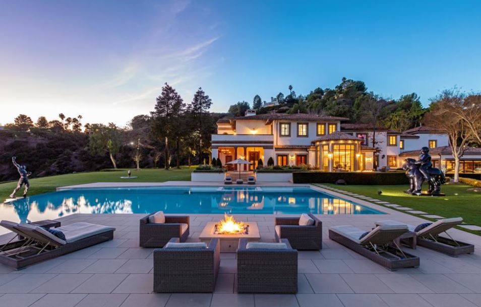 Melongok Jeroan Rumah Mewah Sylvester Stallone di Beverly Hills