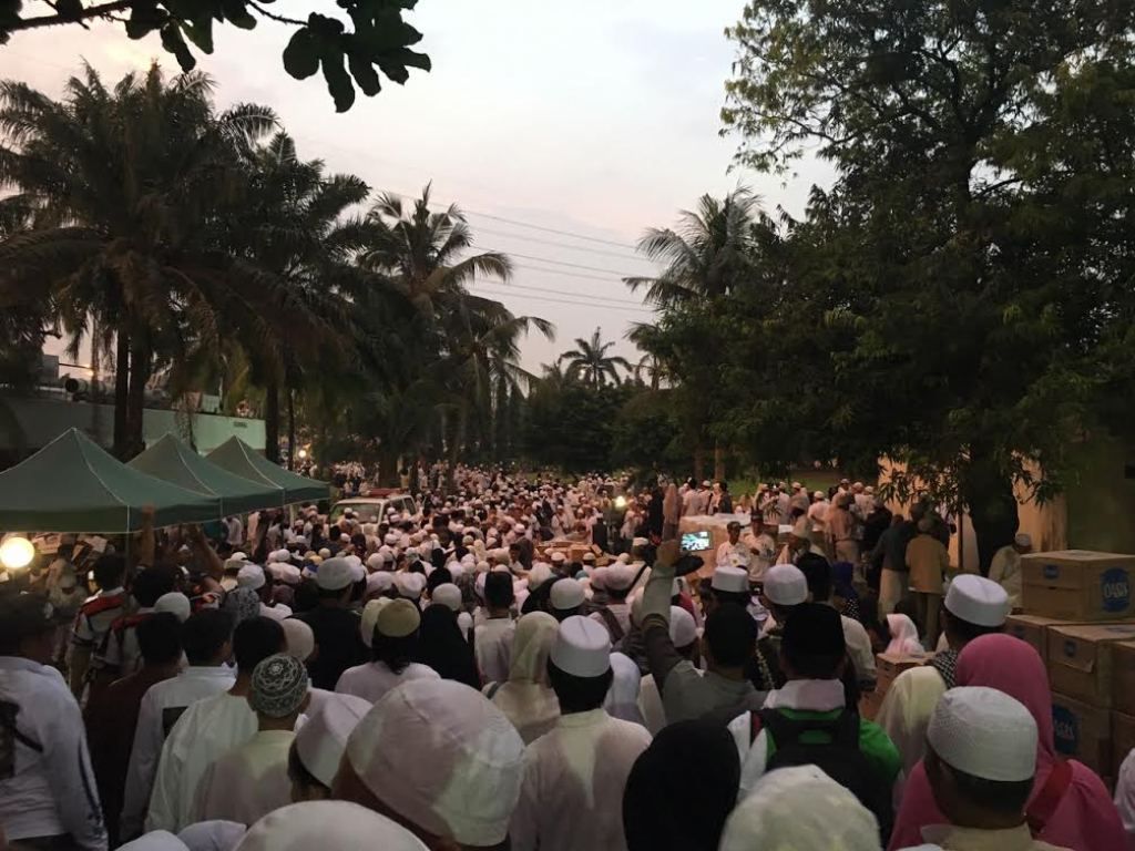 Kemacetan Mengular di Kawasan TMII Menuju Masjid At-Tin