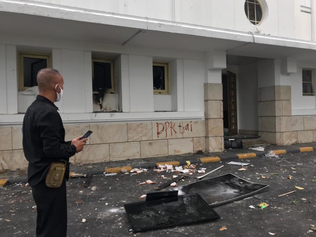 Kantor Kementerian ESDM Diserang Massa Pedemo