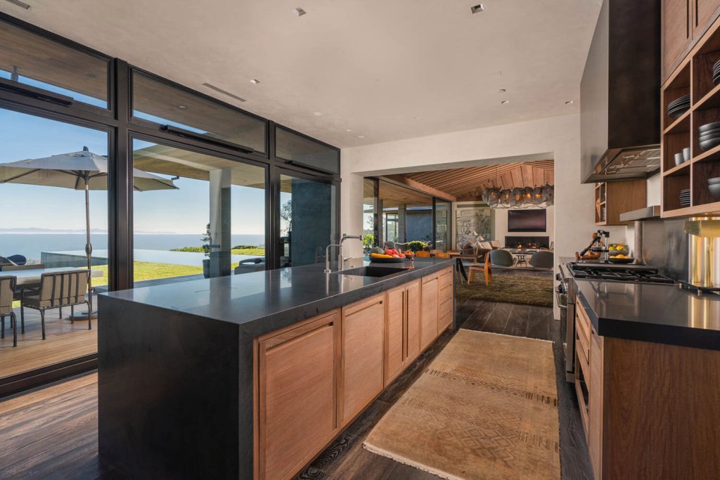 Ellen DeGeneres Jual Rumah Bergaya Bali Seharga Rp591 Miliar