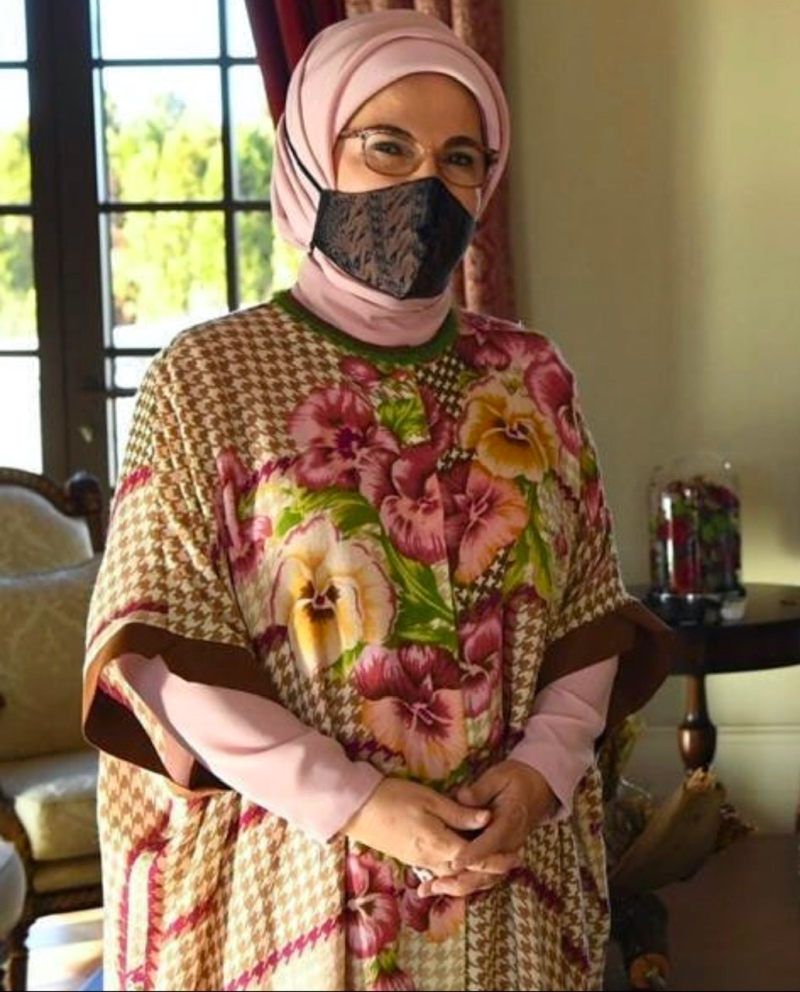Ibu Negara Turki, Emine Erdogan Gunakan Masker Batik dari Indonesia