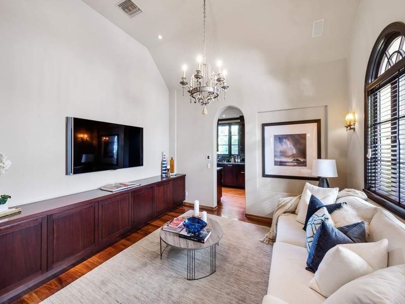 Emma Roberts Jual Rumah Berusia Hampir 100 Tahun Seharga Rp86 Miliar
