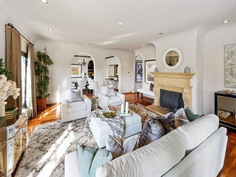 Emma Roberts Jual Rumah Berusia Hampir 100 Tahun Seharga Rp86 Miliar