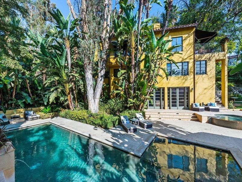 Emma Roberts Jual Rumah Berusia Hampir 100 Tahun Seharga Rp86 Miliar