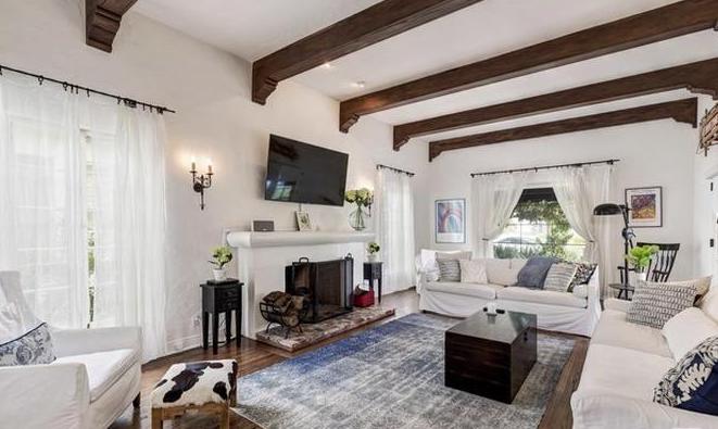 Emma Stone Borong Dua Rumah Sekaligus