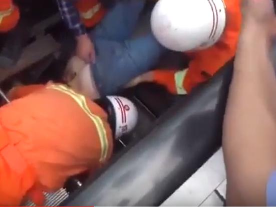 Pria Tersedot Eskalator di Depan Ratusan Pengunjung yang Ketakutan
