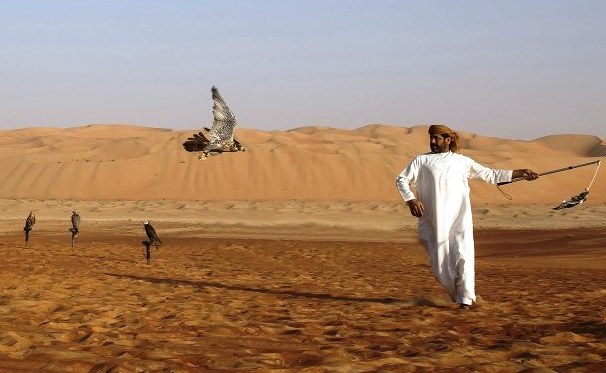 SUV Megah untuk Pecinta Elang Sahara
