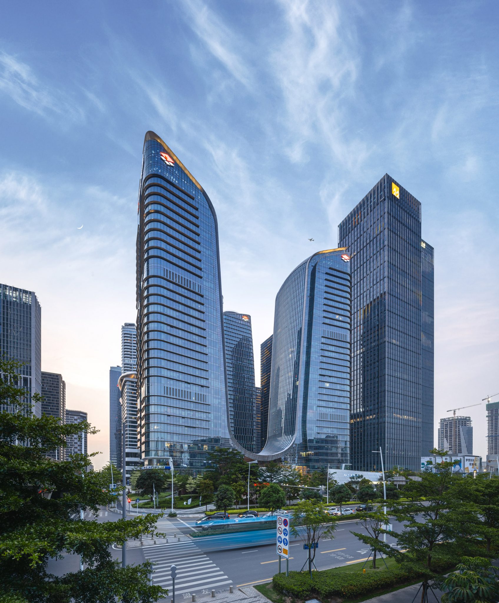 One Excellence, 5 Gedung Pencakar Langit yang Saling Terhubung