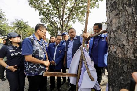 Baliho dan Bendera Partai Demokrat di Riau Dirusak