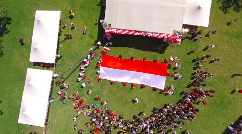 Aksi Debus dan Bentangan Bendera Merah Putih Raksasa Meriahkan Perayaan HUT RI di Turki