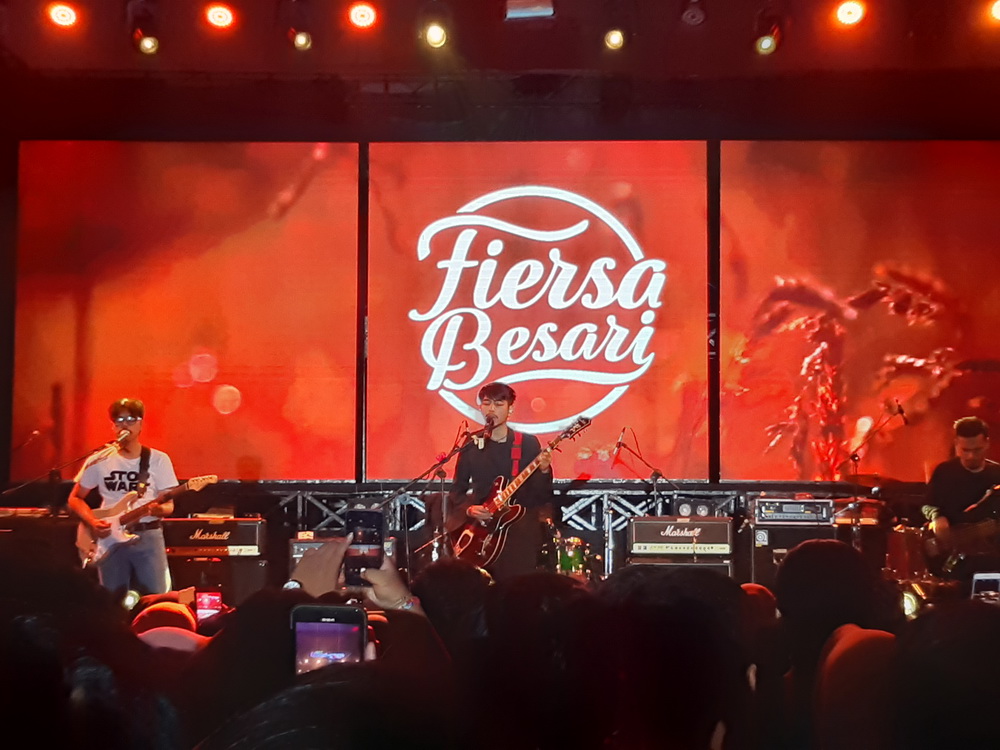Menyusuri Garis Waktu Fiersa Besari