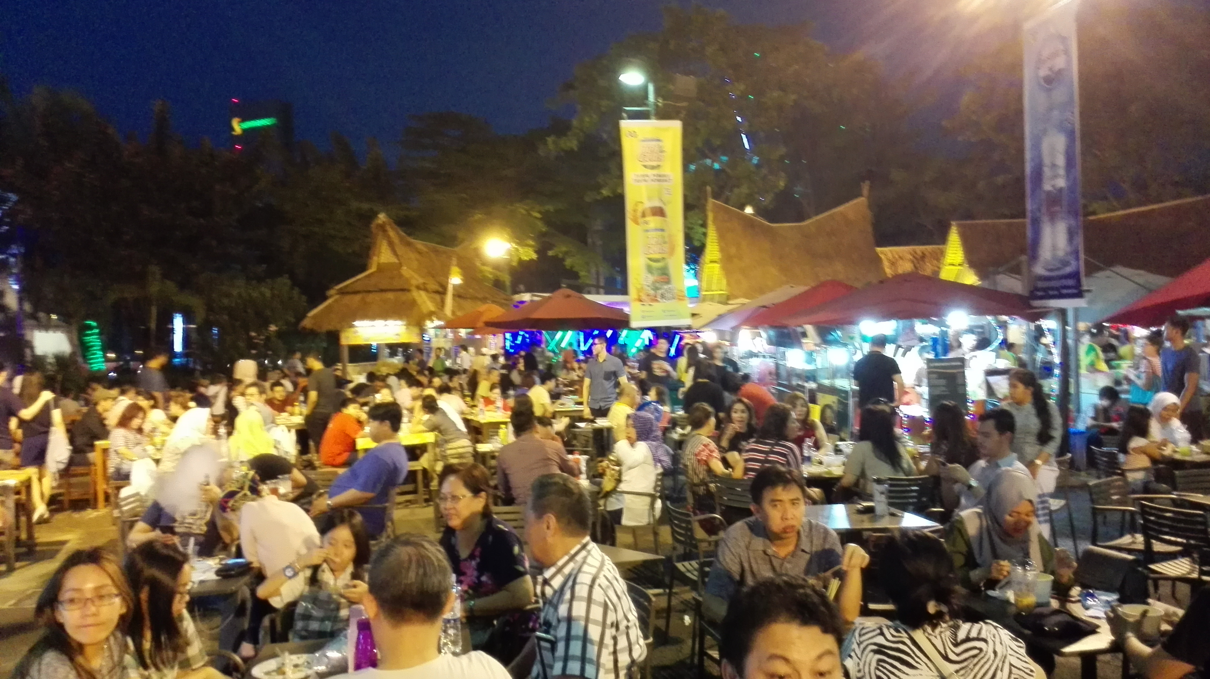 Antusiasme di Festival Kuliner Serpong
