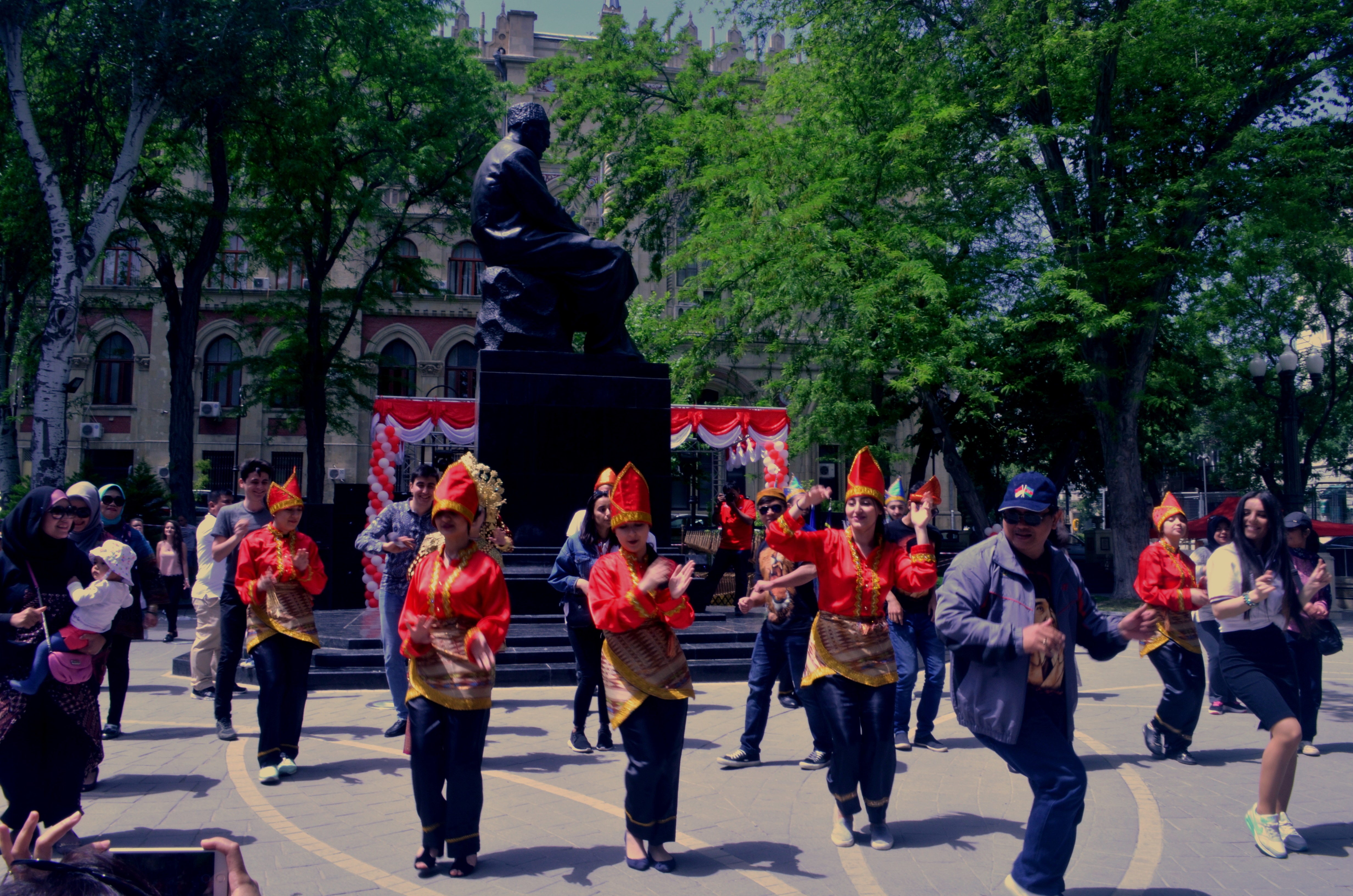 Pesan Solidaritas dari Indonesia dan Malaysia di Sahir Park, Baku