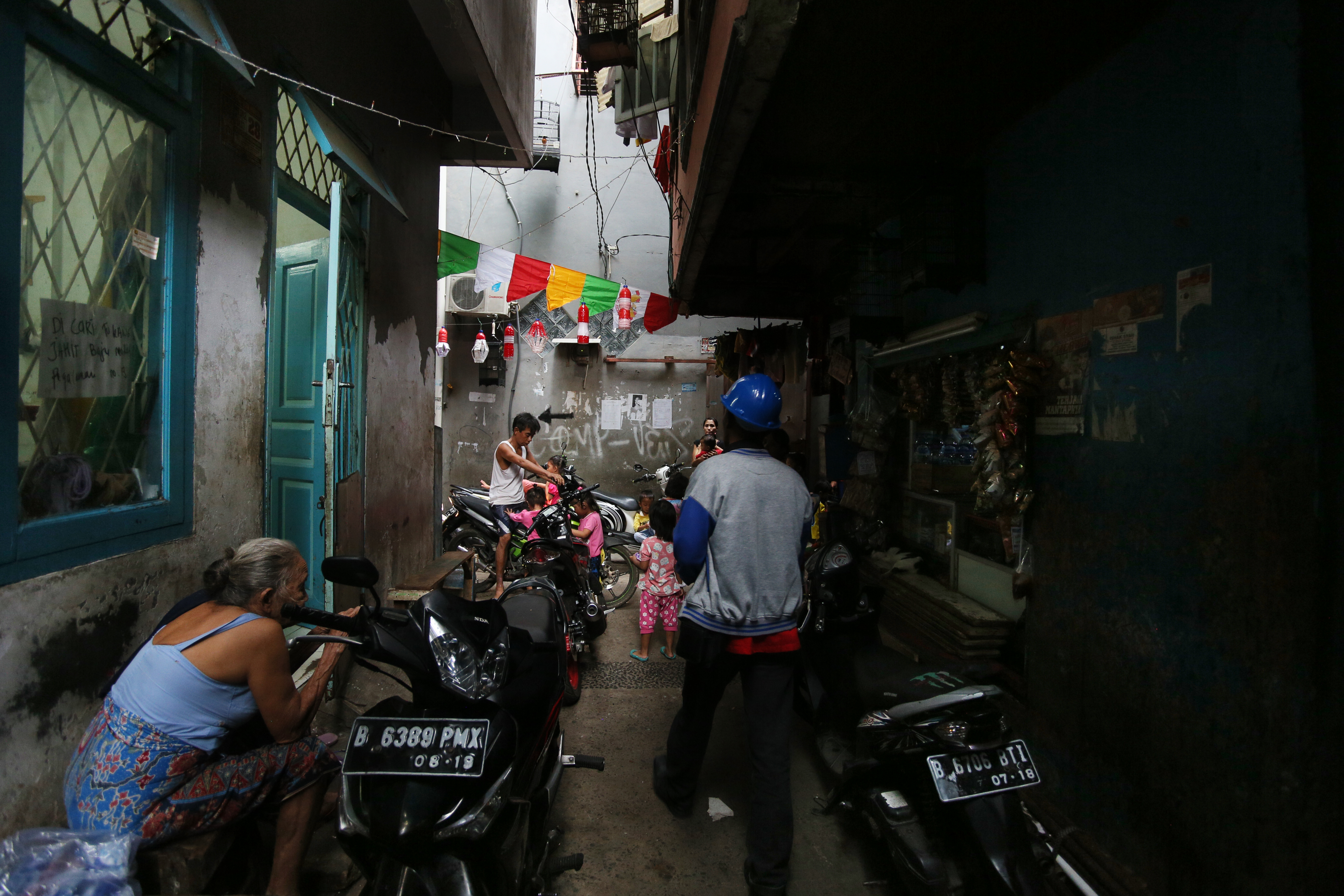Kampung tanpa Matahari di Tengah Ibu Kota