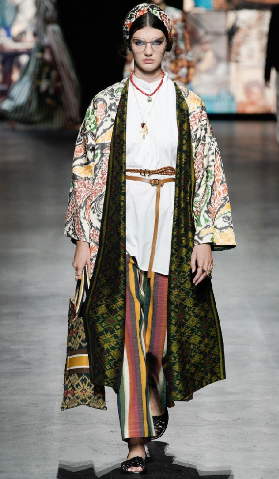 Hebat Kain Endek Bali Warnai Koleksi Christian Dior Spring Summer 2021