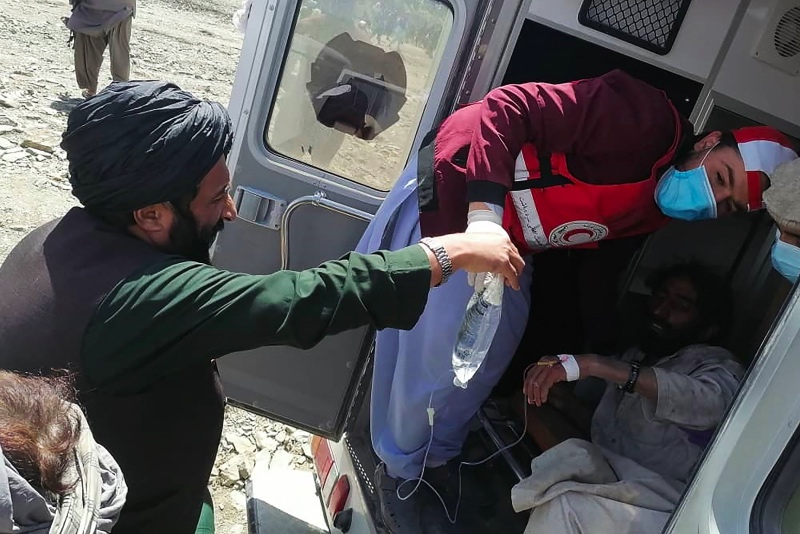 Korban Tewas Gempa Afghanistan Bertambah Hingga 920 Orang