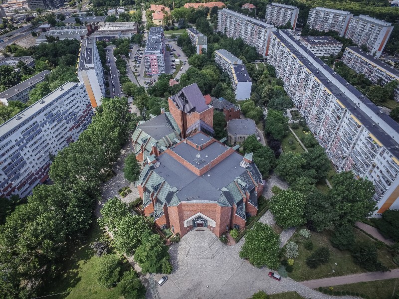 5 Gereja dengan Bentuk Unik di Polandia